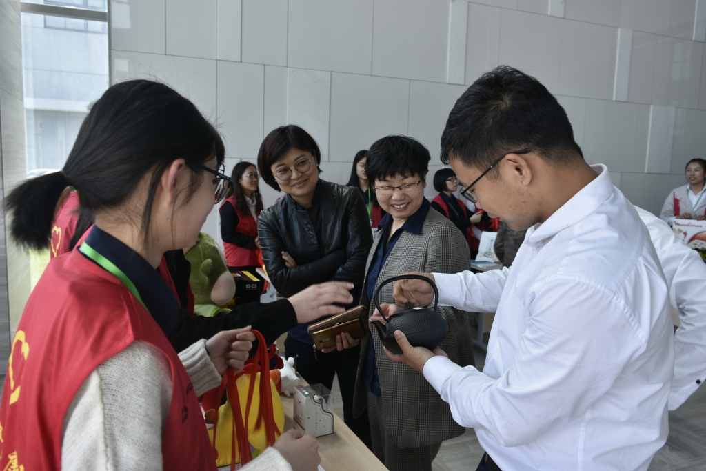 维多利亚老品牌vic(集团)官方网站